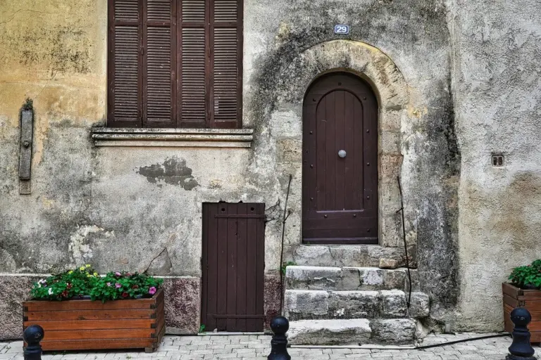 Hvad er den korrekte ventilationsspalte i en ventileret facade?