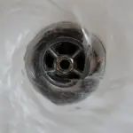 Sådan udskifter du bundventilen i håndvasken