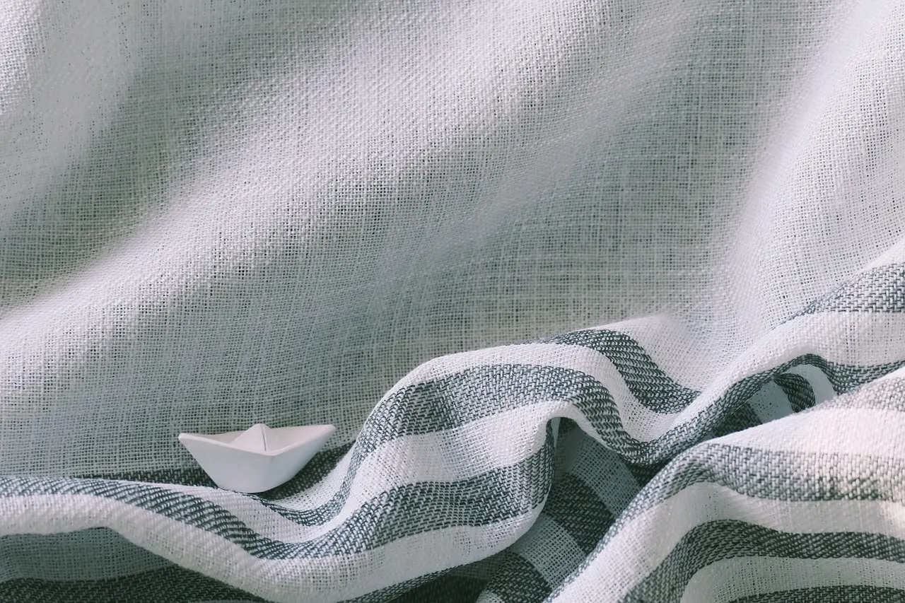 Sådan vælger du mørklægningsgardiner til børneværelset